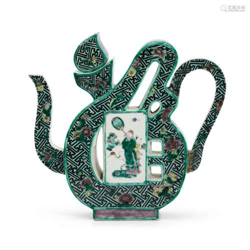 Famille Verte Biscuit Fu-character Ewer and Cover