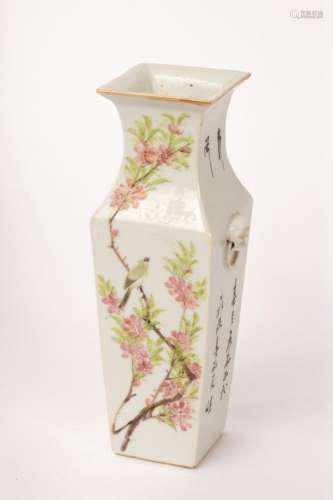 A Chinese Qianjiangcai square vase, late Qing, two sides dec...