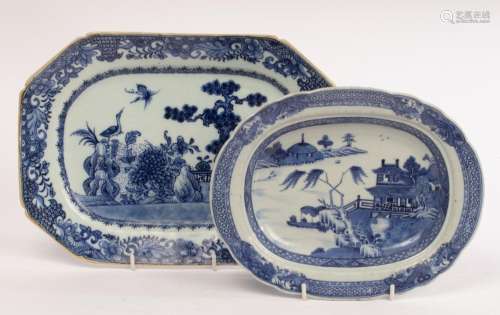 Two Chinese blue and white porcelain serving plates, 18/19th...