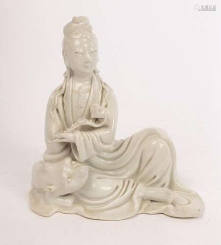 A Chinese Dehua kiln porcelain Guanyin figure, 19/20th Centu...