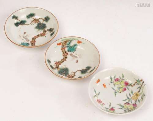 A pair of Chinese famille rose saucers, 19th/20th Century, d...