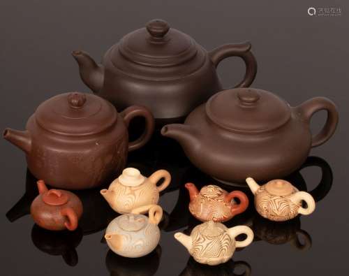 A set of Yixing Zisha teapot and six tea cups in box, 20th C...