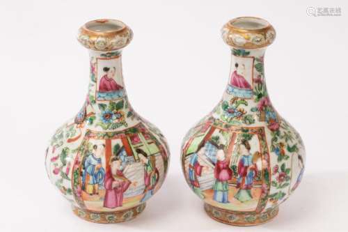 A pair of Chinese export famille rose vases, Suantouping, 19...