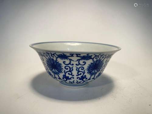 Bol Guangxu bleu et blanc de la dynastie Qing avec motif de ...