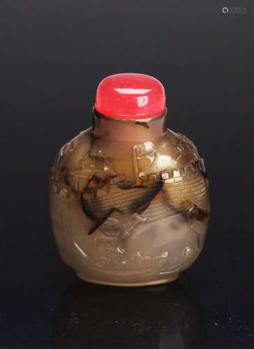 A CHINESE AGATE 'FORTRESS' SNUFF BOTTLE