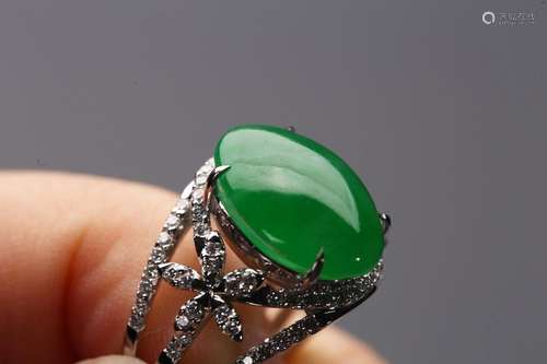 A NATURAL JADEITE AND DIAMOND RING