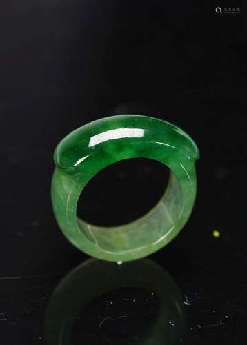 A NATURAL JADEITE SADDLE RING