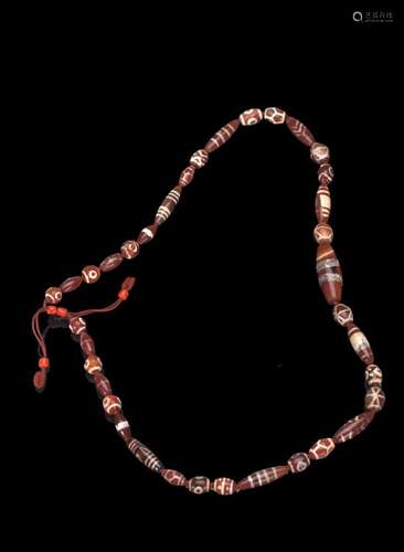 A CENTRAL ASIAN RED CARNELIAN AGATE BEAD NECKLACE