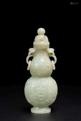 A WHITE JADE DOUBLE GOURD 'DAJI' VASE