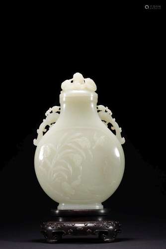 A CHINESE WHITE JADE MOONFLASK VASE