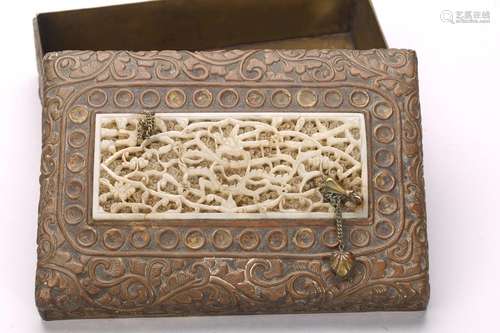 A MING DYNASTY DRAGON JADE PLAQUE INLAID COPPER ALLOY BOX