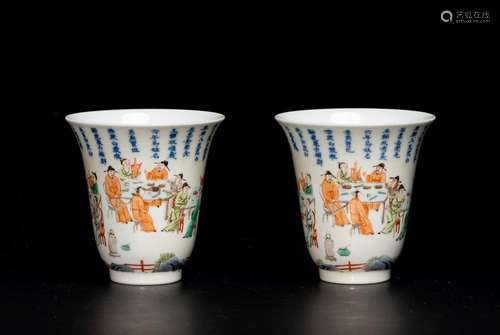 A PAIR OF FAMILLE ROSE BLUE AND WHITE CUPS