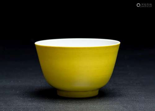 A CHINESE LEMON YELLOW GLAZE BOWL