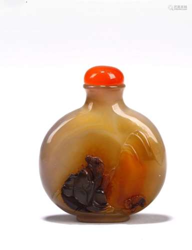 A CHINESE AGATE 'ELDER' SNUFF BOTTLE