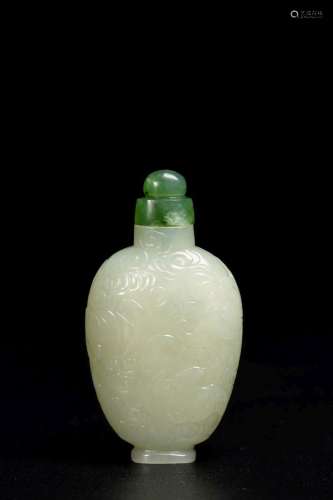 A WHITE JADE 'CLOUDS AND BAT' SNUFF BOTTLE