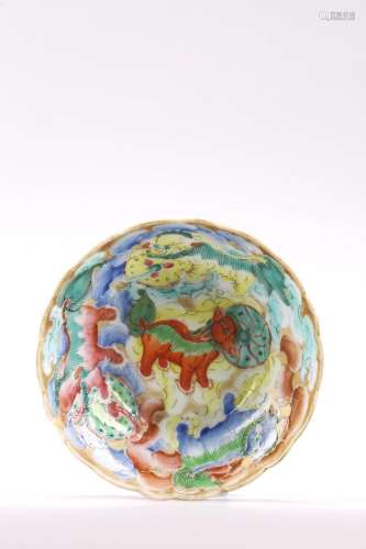 A SMALL CHINESE FAMILLE ROSE 'LIONS' DISH