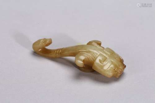 A YELLOW JADE 'MYTHICAL BEAST' BELT HOOK