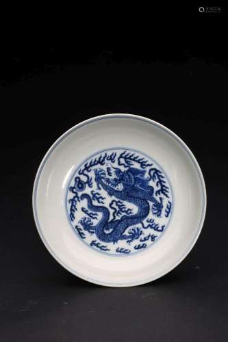 A CHINESE BLUE AND WHITE 'DRAGON' DISH