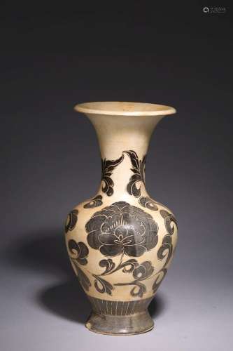 A LARGE CIZHOU PAINTED 'PEONY' VASE