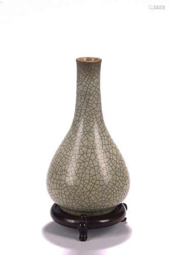 A CHINESE GE-TYPE BOTTLE VASE