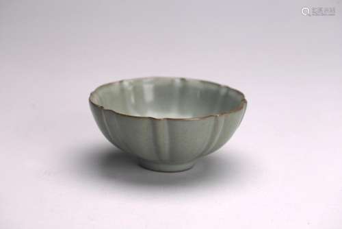 A LONGQUAN CELADON LOBED BOWL