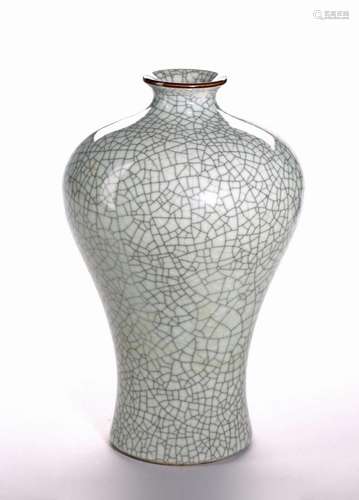 A CHINESE GE-TYPE MEIPING VASE