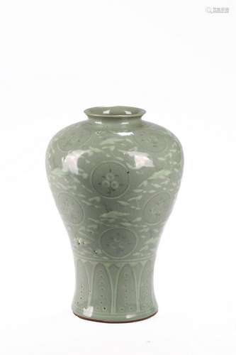 A KOREAN SLIP DECORATED CELADON VASE