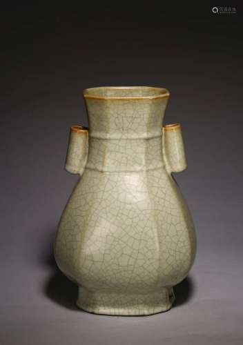 A LARGE CHINESE GE-TYPE HU VASE