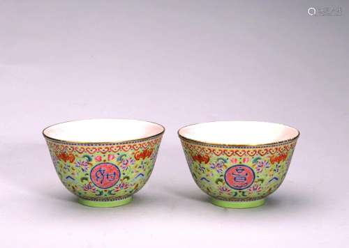 A PAIR OF FAMILLE ROSE 'AUSPICIOUS CHARACTERS' BOWLS