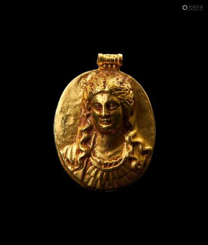 A ROMAN GOLD PENDANT DEPICTING VENUS (APHRODITE), CIRCA 1ST ...
