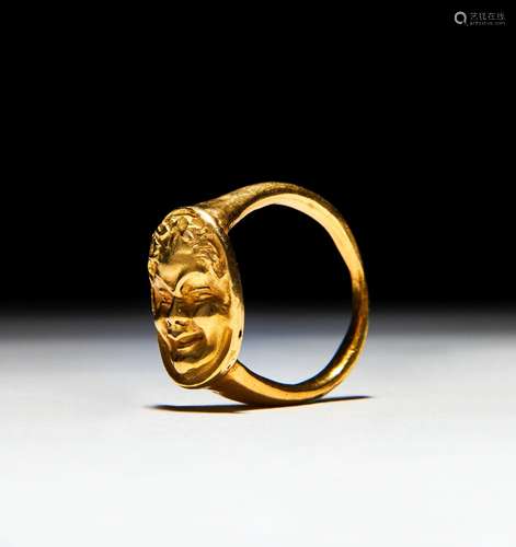 A ROMAN SOLID GOLD RING WITH A FACE DEPICITING A PAN SATYR, ...