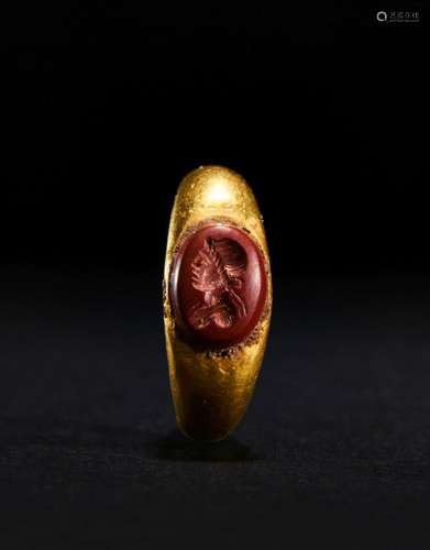 A ROMAN GOLD BABY RING IWTH A JASPER INTAGLIO OF A SOLDIER, ...