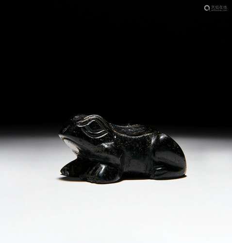 AN EGYPTIAN OBSIDIAN FROG AMULET, NEW KINGDOM, 18TH DYNASTY,...