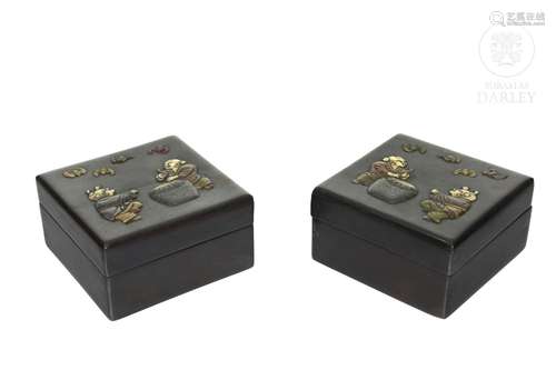 Pair of wooden boxes with inlaid wood, 20th century