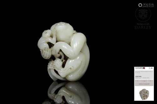 Carved jade figure "Monkeys", Qing dynasty