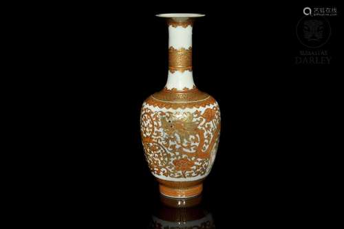 Enamelled and gilded porcelain vase, Qianlong mark