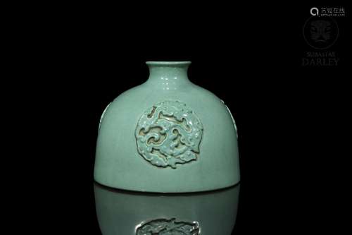 Porcelain bottle enameled in green, 20th century