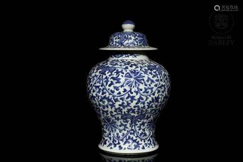 Chinese porcelain tibor, blue and white, Qing Dynasty