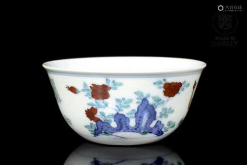 Small doucai chicken cup, Qing dynasty, Kangxi (1662 - 1722)