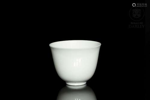 White glazed "anhua" cup, with Yongle mark