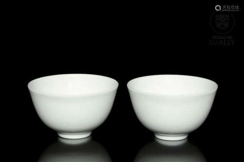 Pair of white-glazed "anhua" bowls, with Ming-Chen...