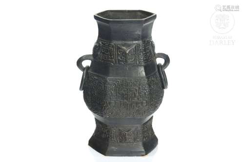 Bronze, "Hu" form, Qing dynasty