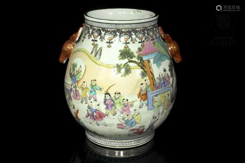 Vase "hu", famille rose, middel 20th century