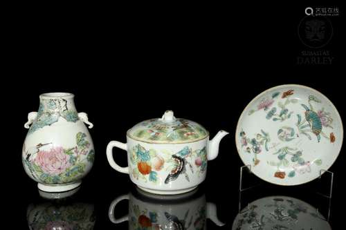 Lot of enamelled porcelain, China, middle 20th century