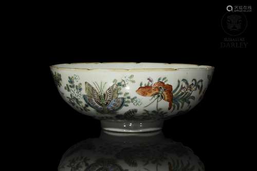 Glazed porcelain bowl, with Jiaqing seal.