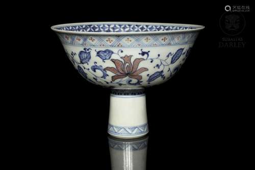 Porcelain stem cup with lotus, with Yongzheng marking