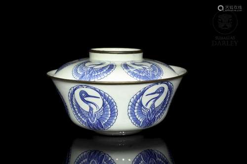 Large porcelain bowl with lid, blue and white, early 20th ce...