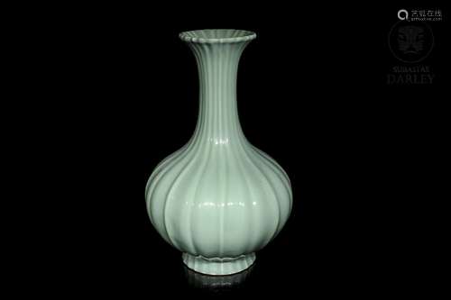 Large porcelain vase with foliate profile, 20th century