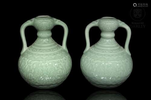 Two chrysanthemum vases with handles, 20th century