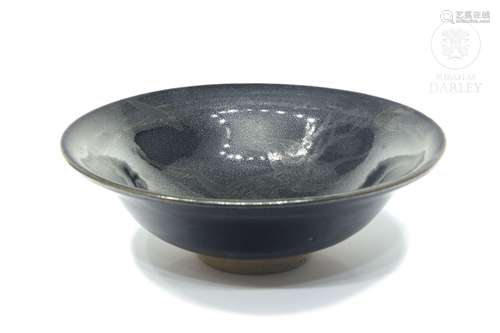 Glazed ceramic bowl, 20th century